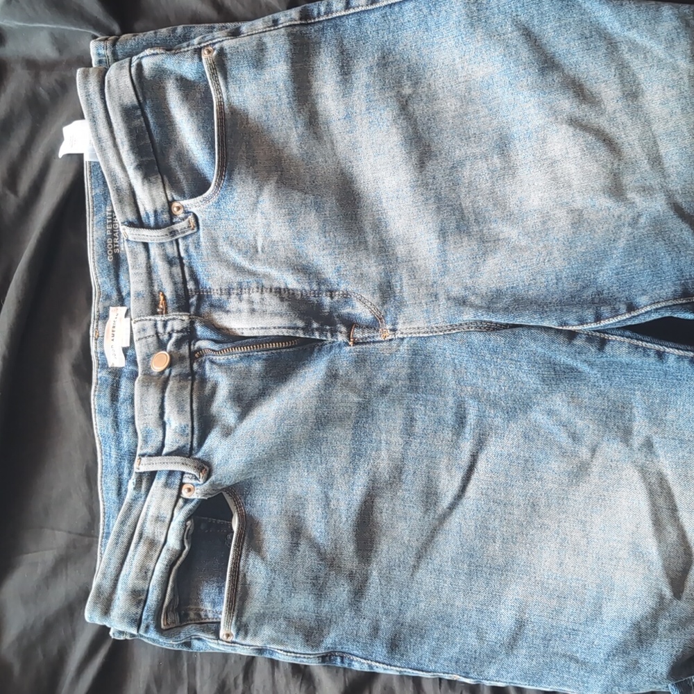 Good American Women's Straight Leg Jeans in Light Blue Wash